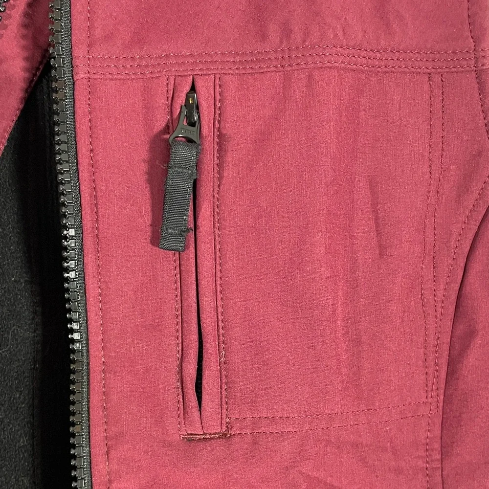 Carhartt Women's Burgundy Soft Shell Vest - Picture 4 of 9